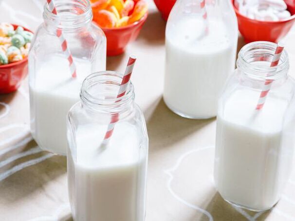 Quatre verres de kéfir pendant la journée - une méthode douce pour perdre du poids avec un régime au kéfir